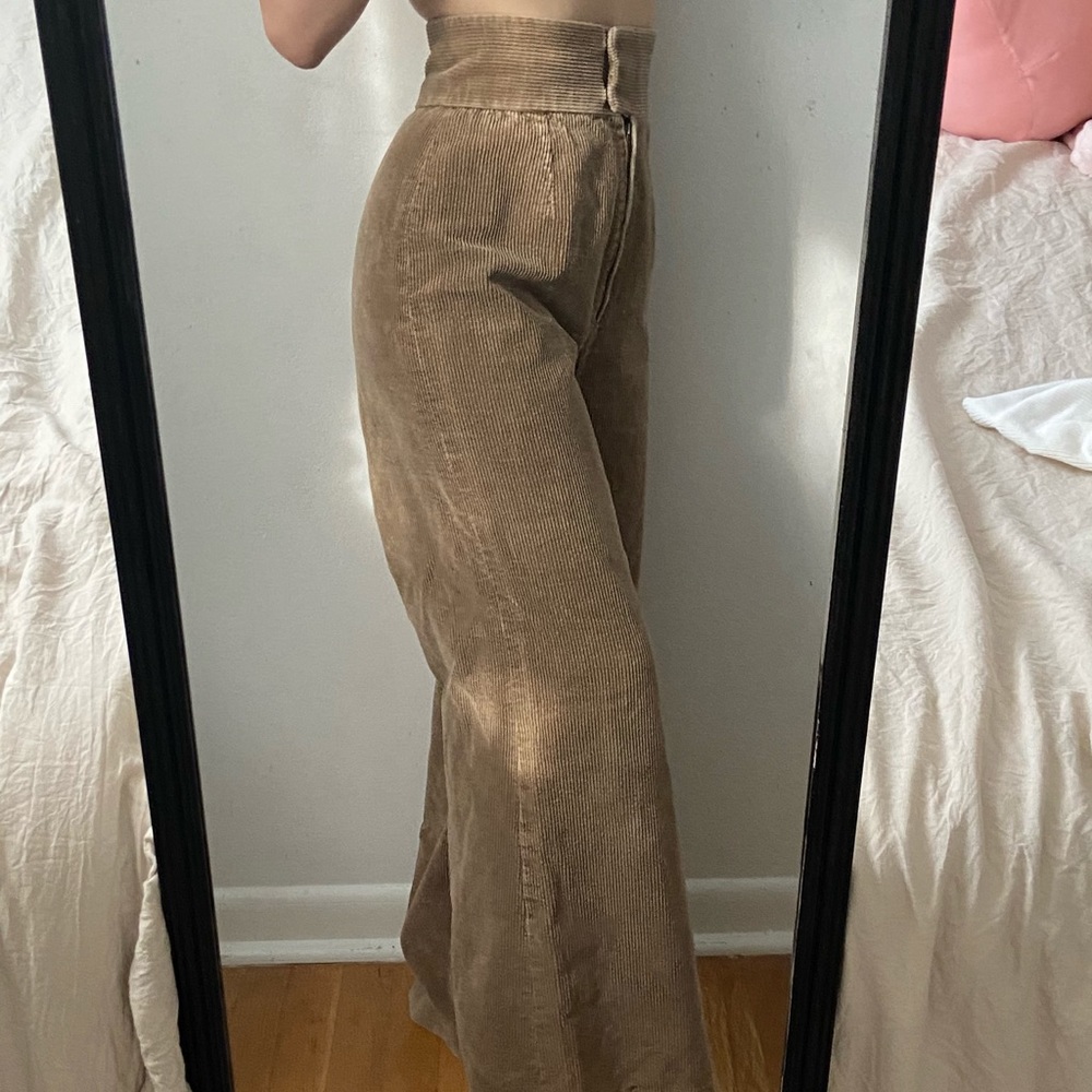 Adorable unique vintage corduroys 🕊🕊